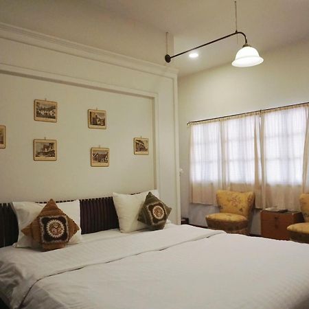 Manee Guesthouse And Record บ้านมานี เชียงใหม่ ภายนอก รูปภาพ